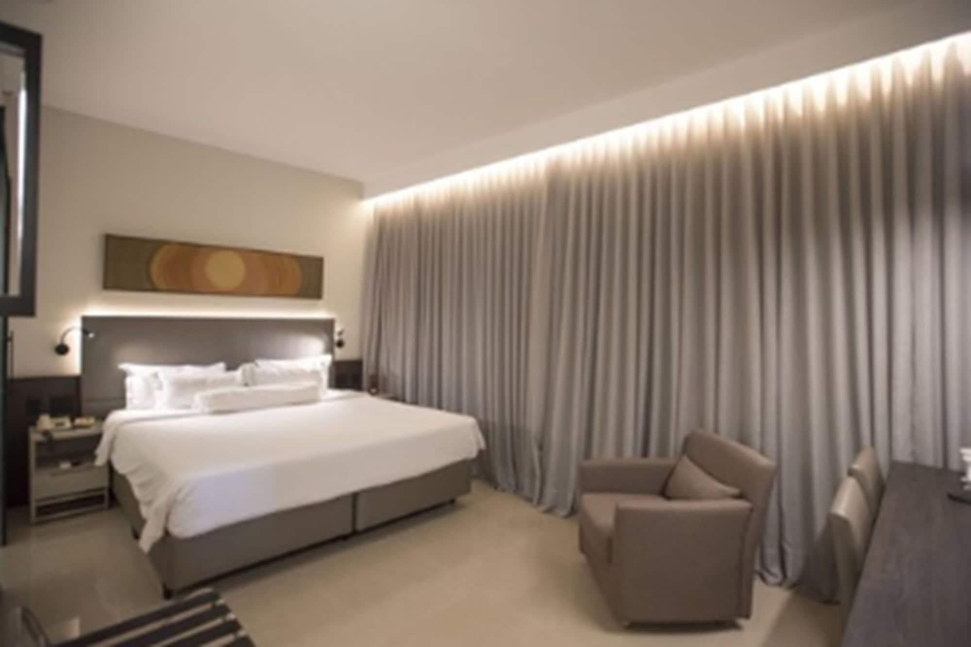 Royal Boutique Savassi Hotel Belo Horizonte Bagian luar foto A bedroom at the hotel